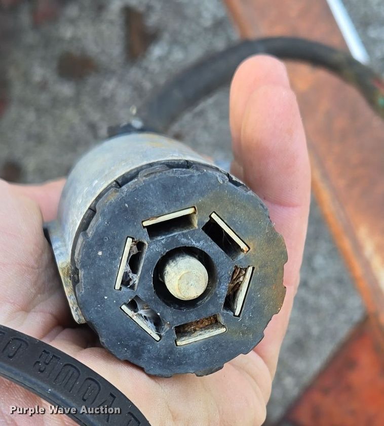 image for item EE8680 1988 Buck utility trailer