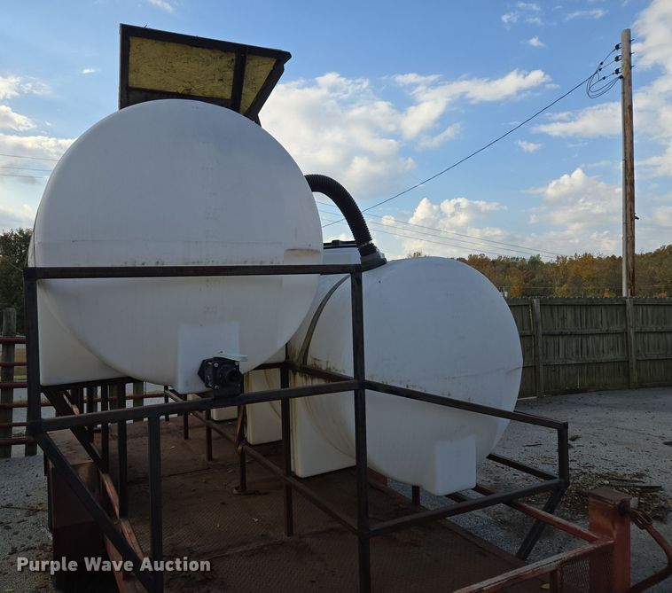 image for item EE8680 1988 Buck utility trailer