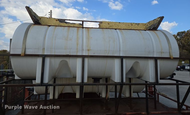 image for item EE8680 1988 Buck utility trailer