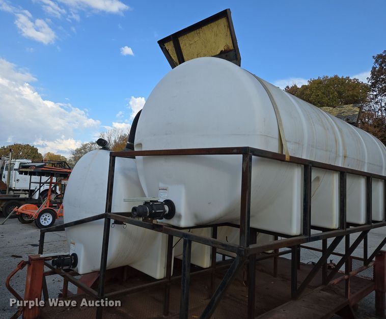 image for item EE8680 1988 Buck utility trailer