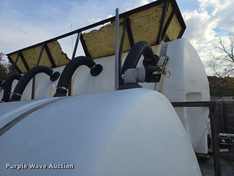 image for item EE8680 1988 Buck utility trailer