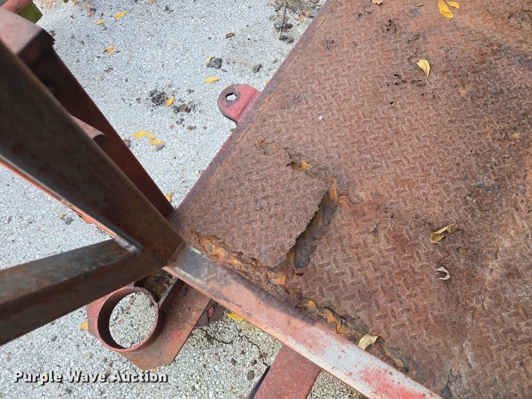 image for item EE8680 1988 Buck utility trailer