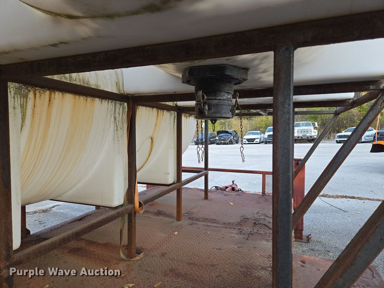 image for item EE8680 1988 Buck utility trailer