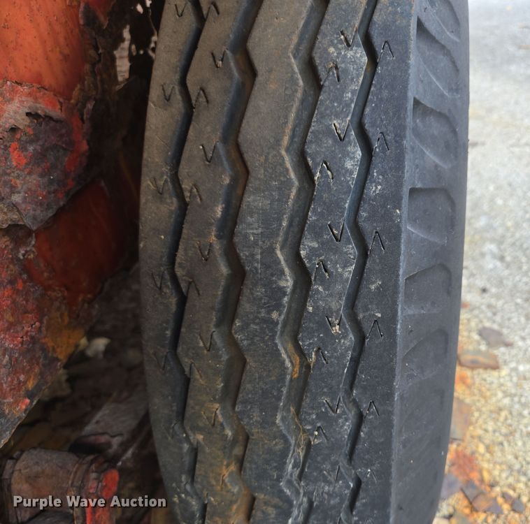 image for item EE8680 1988 Buck utility trailer