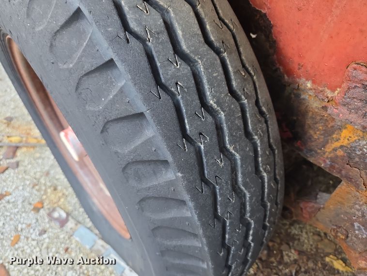 image for item EE8680 1988 Buck utility trailer