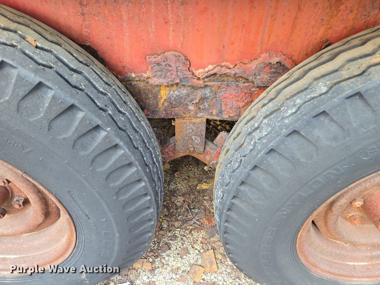 image for item EE8680 1988 Buck utility trailer