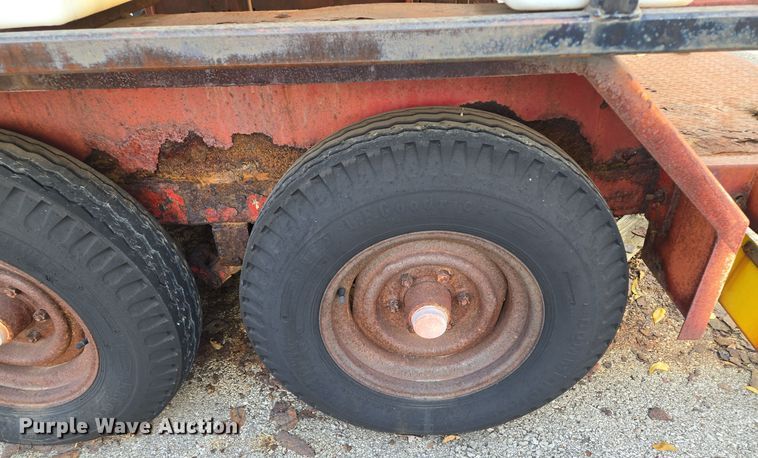 image for item EE8680 1988 Buck utility trailer