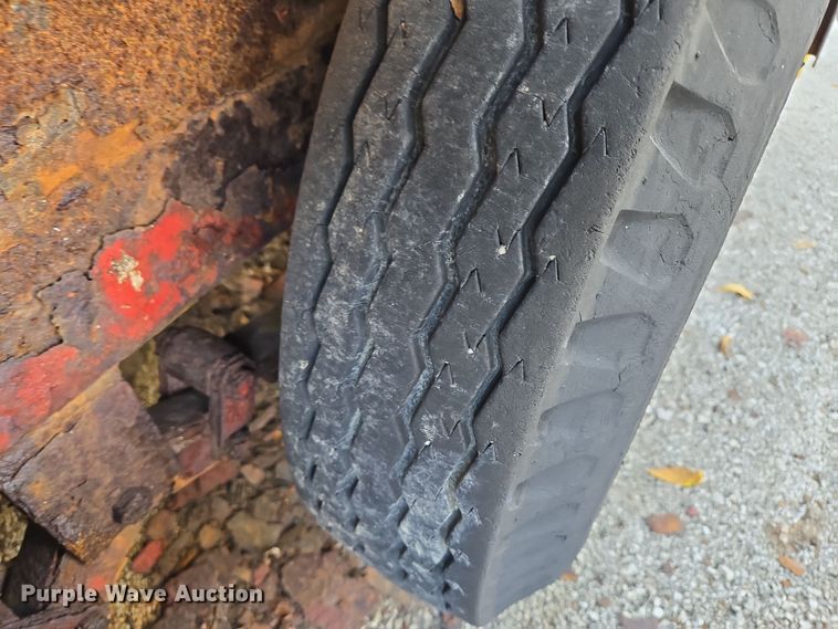 image for item EE8680 1988 Buck utility trailer