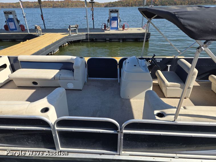 image for item EE8682 2018 Playcraft  Clipper 2400 pontoon boat