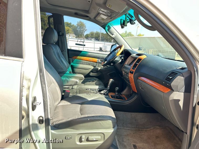 image for item EG0583 2004 Lexus GX 470 SUV