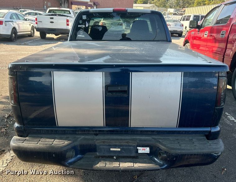 image for item EG0584 2002 Chevrolet S10 Ext. Cab pickup truck