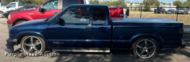 image for item EG0584 2002 Chevrolet S10 Ext. Cab pickup truck