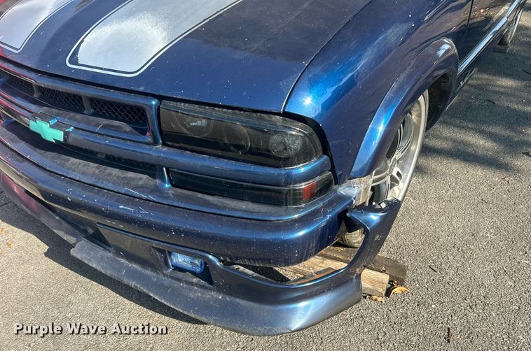 image for item EG0584 2002 Chevrolet S10 Ext. Cab pickup truck