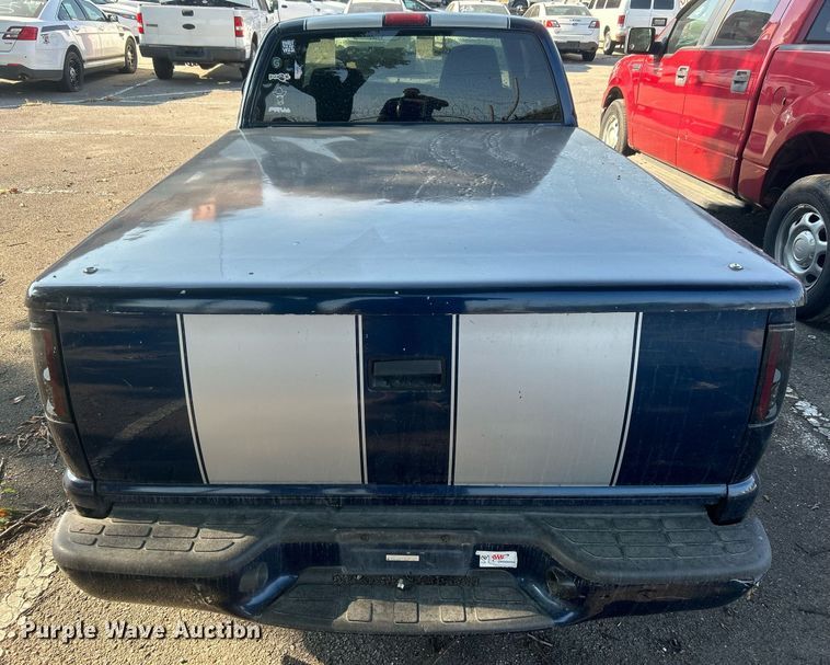 image for item EG0584 2002 Chevrolet S10 Ext. Cab pickup truck