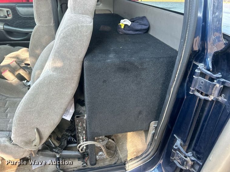 image for item EG0584 2002 Chevrolet S10 Ext. Cab pickup truck