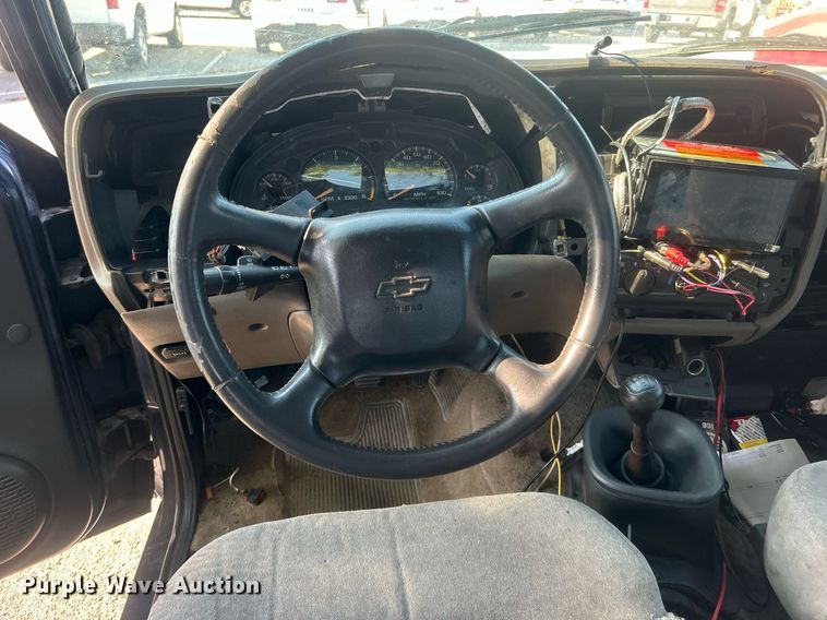 image for item EG0584 2002 Chevrolet S10 Ext. Cab pickup truck