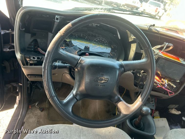 image for item EG0584 2002 Chevrolet S10 Ext. Cab pickup truck