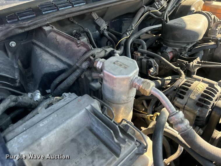 image for item EG0584 2002 Chevrolet S10 Ext. Cab pickup truck