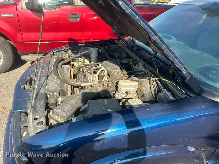 image for item EG0584 2002 Chevrolet S10 Ext. Cab pickup truck