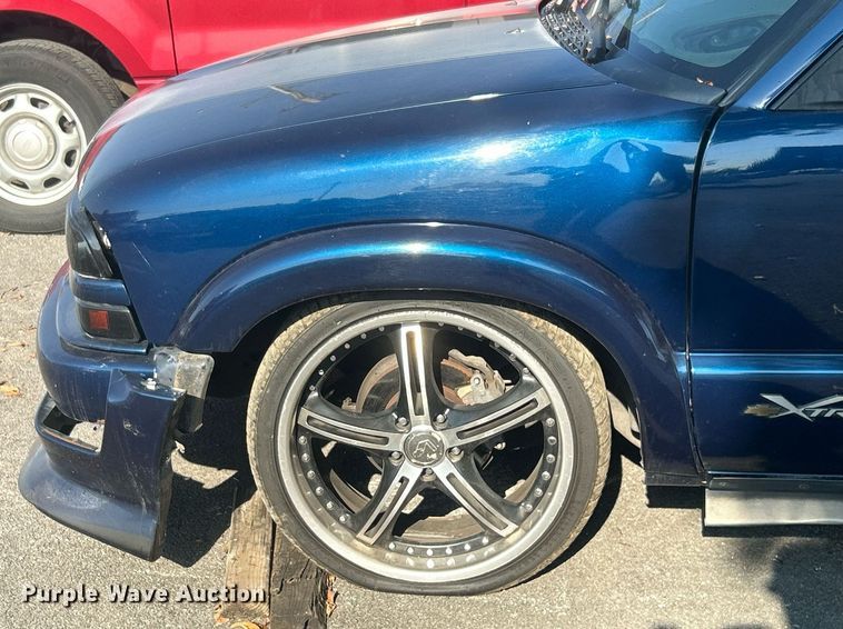 image for item EG0584 2002 Chevrolet S10 Ext. Cab pickup truck