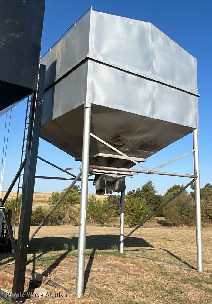 image for item EG7847 Grain bin