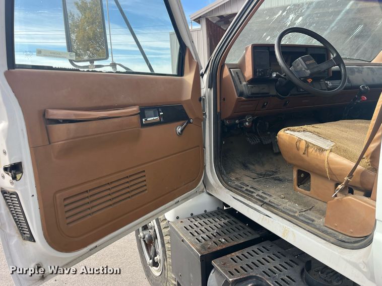 image for item EH2859 1991 GMC Topkick digger derrick truck