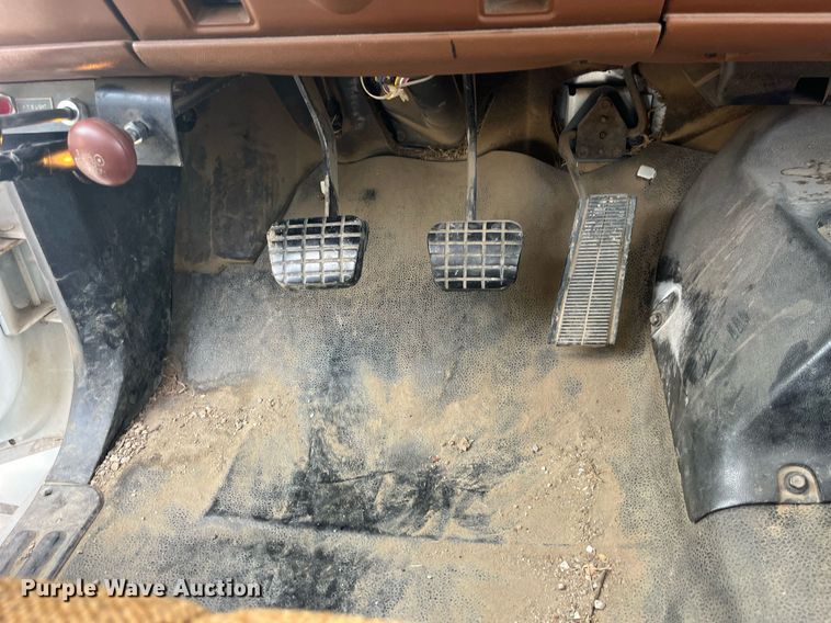 image for item EH2859 1991 GMC Topkick digger derrick truck