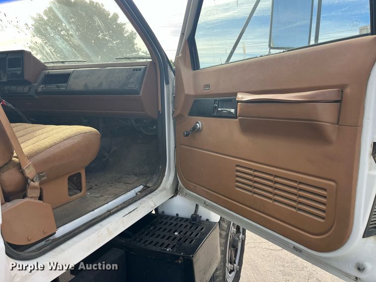 image for item EH2859 1991 GMC Topkick digger derrick truck