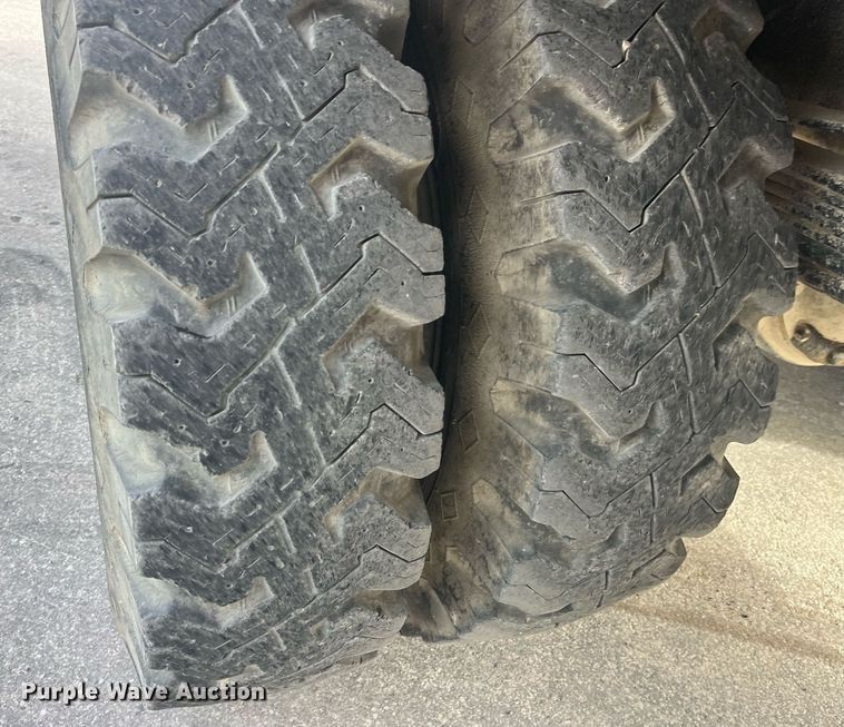 image for item EH2859 1991 GMC Topkick digger derrick truck