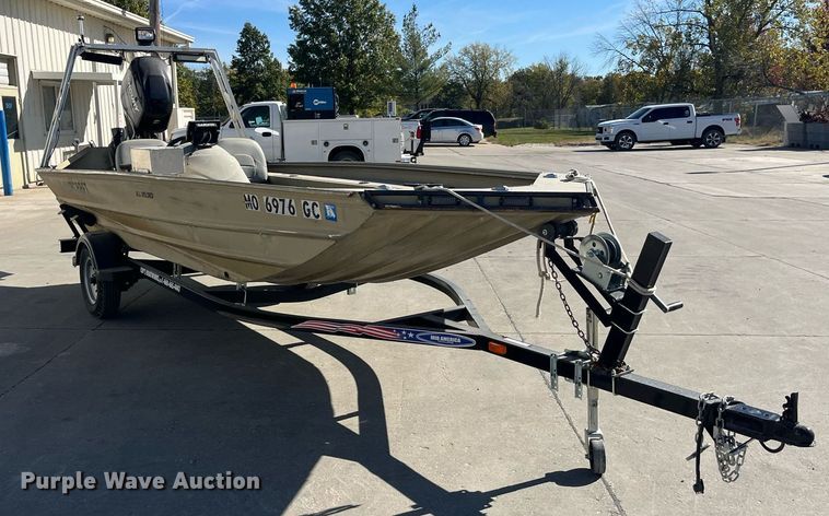 image for item EH2881 2005 Alumacraft boat