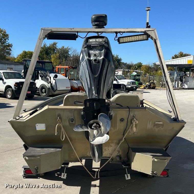 image for item EH2881 2005 Alumacraft boat