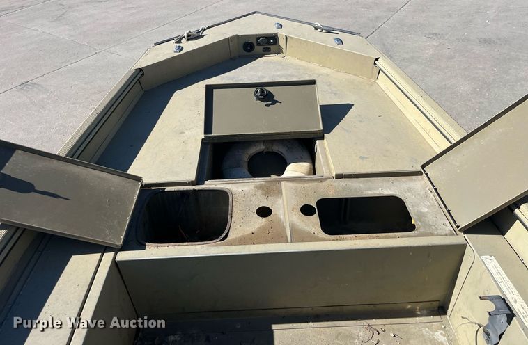 image for item EH2881 2005 Alumacraft boat