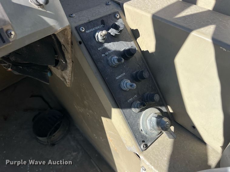 image for item EH2881 2005 Alumacraft boat