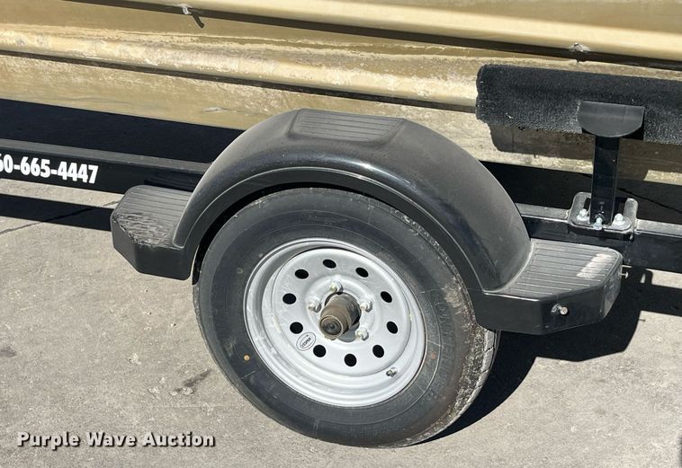 image for item EH2881 2005 Alumacraft boat