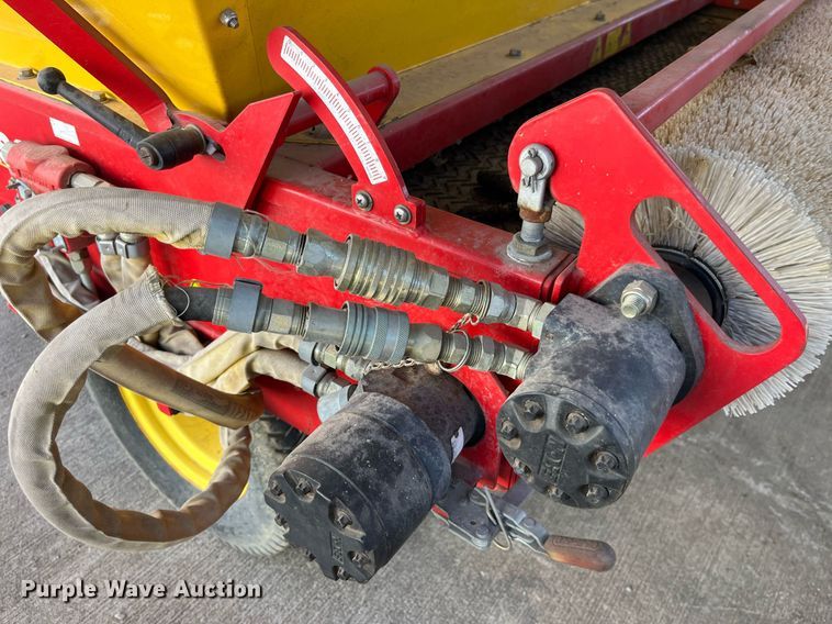 image for item EH2888 2005 Ty-Crop Quick pass 450 top dresser spreader
