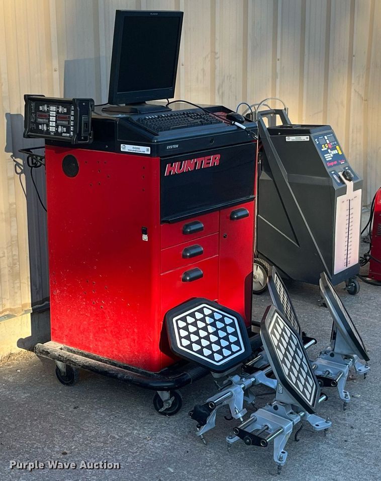 image for item EH2889 Hunter R811 alignment machine