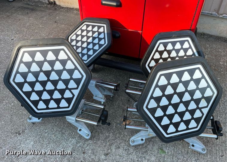 image for item EH2889 Hunter R811 alignment machine