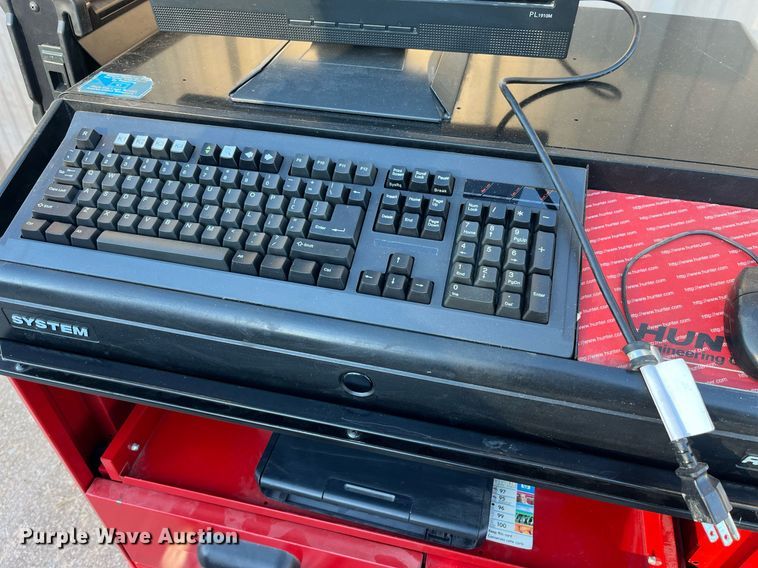 image for item EH2889 Hunter R811 alignment machine