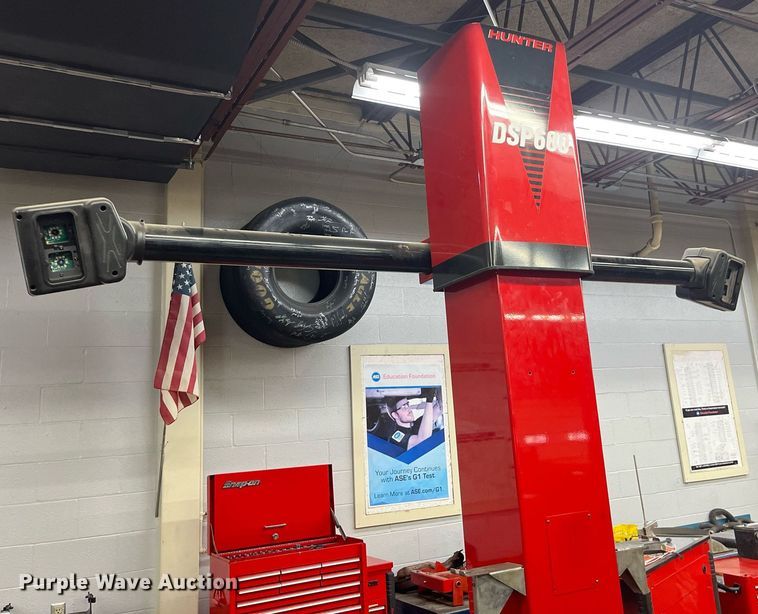 image for item EH2889 Hunter R811 alignment machine