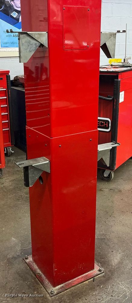 image for item EH2889 Hunter R811 alignment machine