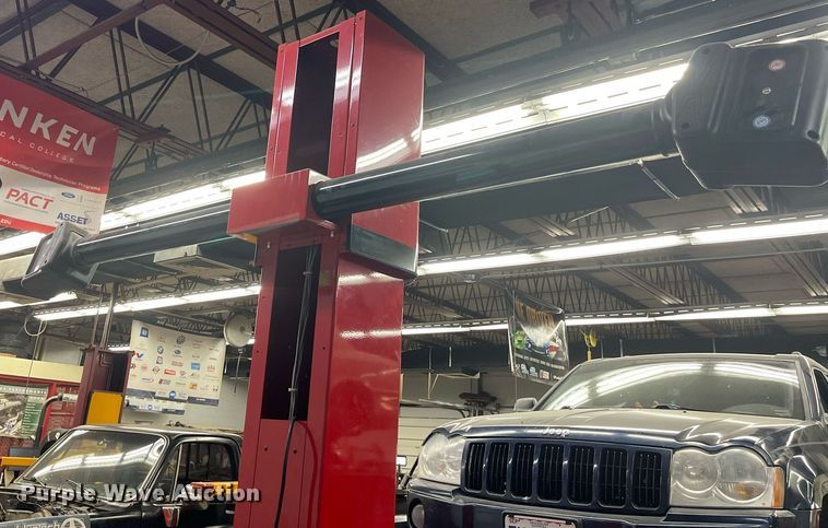 image for item EH2889 Hunter R811 alignment machine