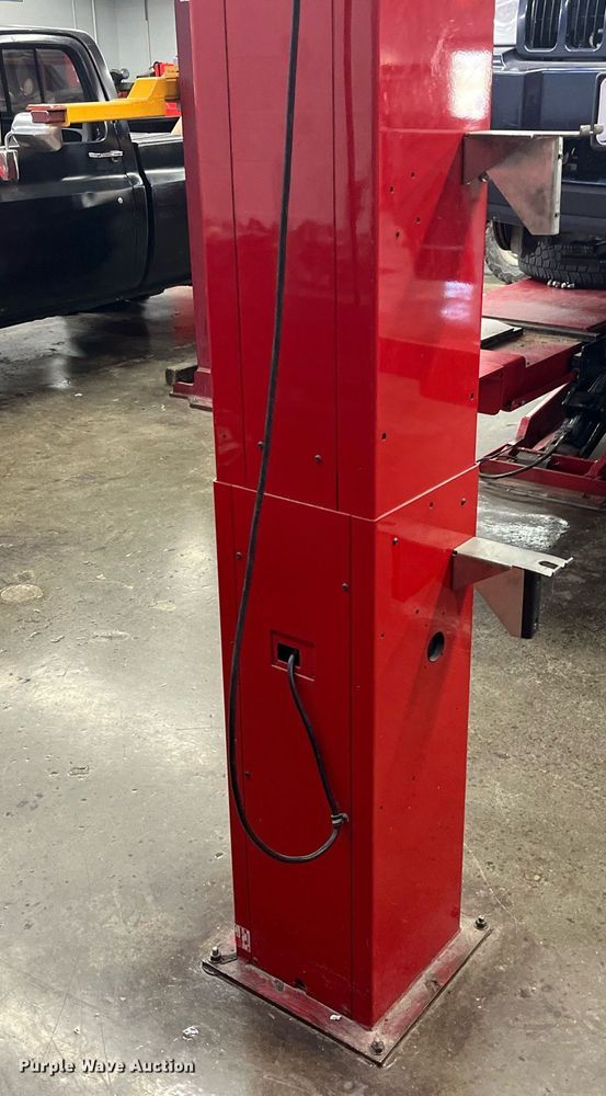 image for item EH2889 Hunter R811 alignment machine