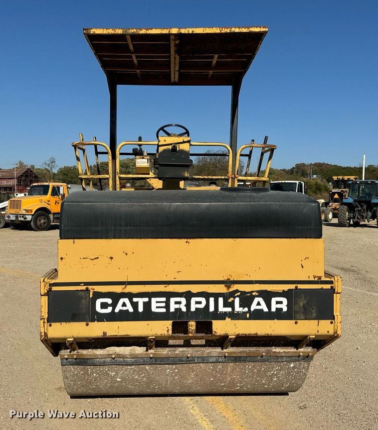 image for item EH7115 1991 Caterpillar CB-534 double drum vibratory roller