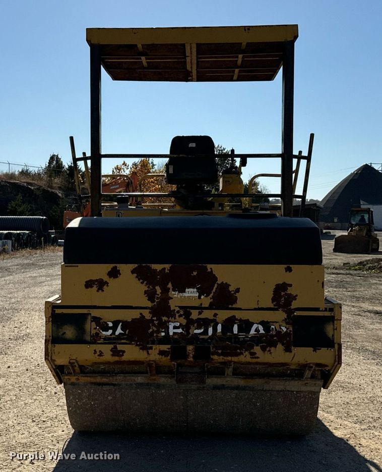 image for item EH7115 1991 Caterpillar CB-534 double drum vibratory roller