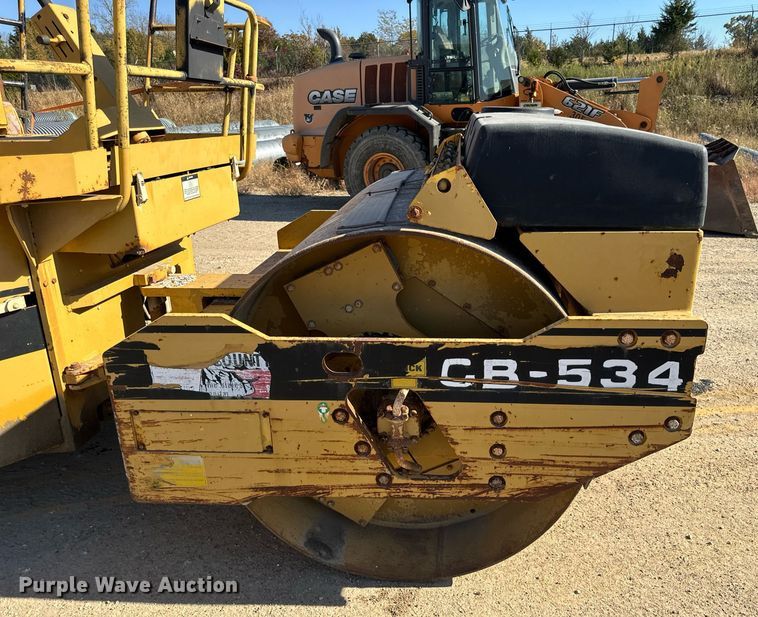 image for item EH7115 1991 Caterpillar CB-534 double drum vibratory roller