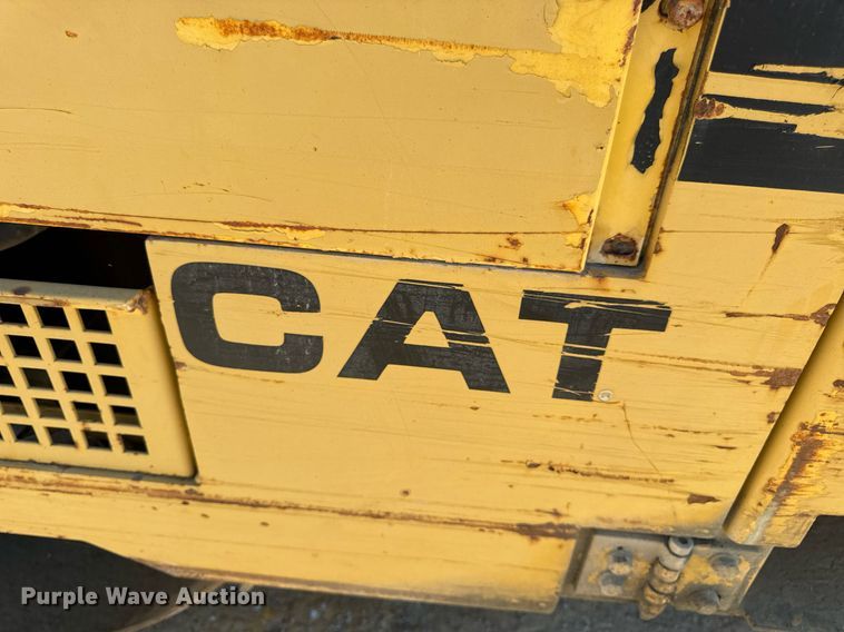 image for item EH7115 1991 Caterpillar CB-534 double drum vibratory roller