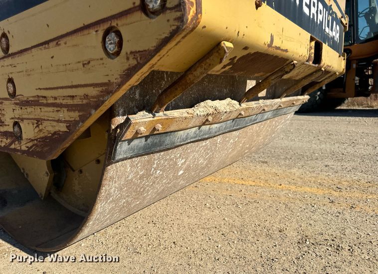 image for item EH7115 1991 Caterpillar CB-534 double drum vibratory roller