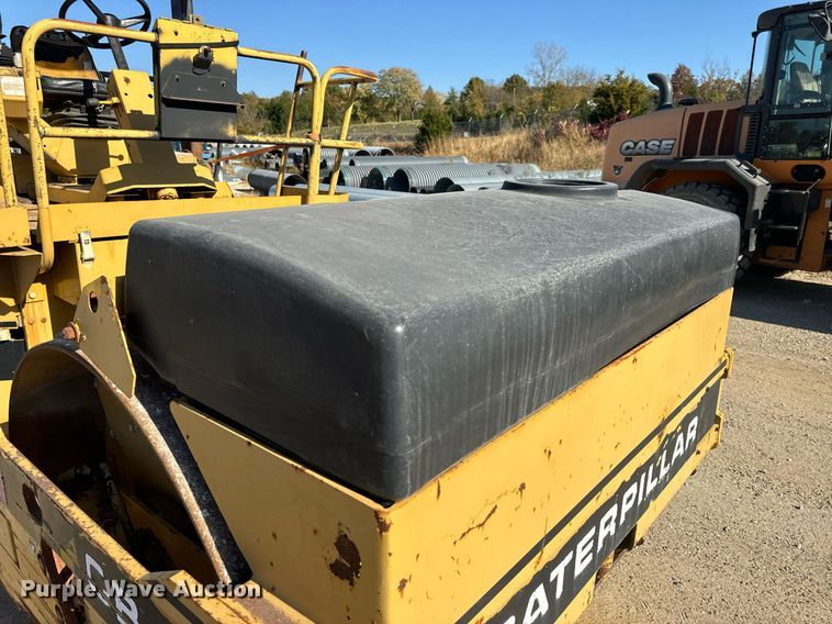 image for item EH7115 1991 Caterpillar CB-534 double drum vibratory roller