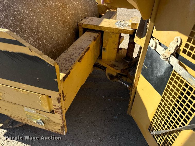image for item EH7115 1991 Caterpillar CB-534 double drum vibratory roller