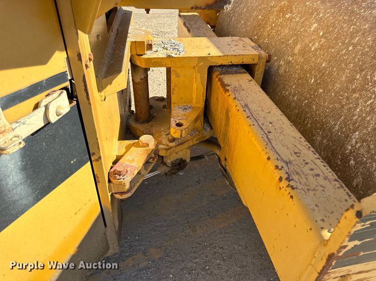 image for item EH7115 1991 Caterpillar CB-534 double drum vibratory roller